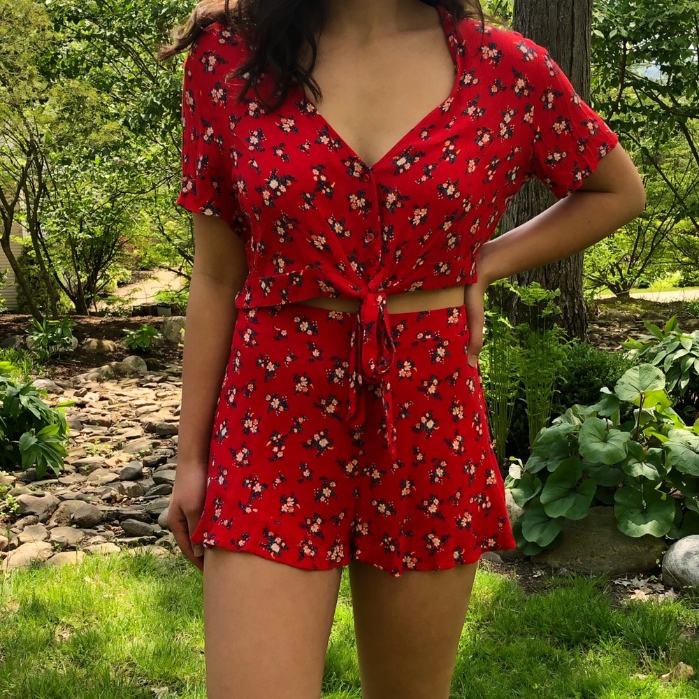 2 piece set American Eagle shorts and tie top